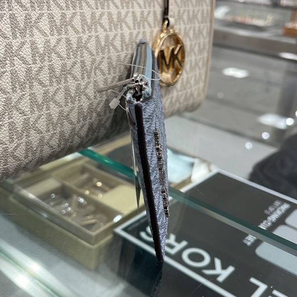 Michael Kors Jet Set Travel Medium Top Zip Card Case Wallet
Pale Blue 
NWT - Picture 4 of 16